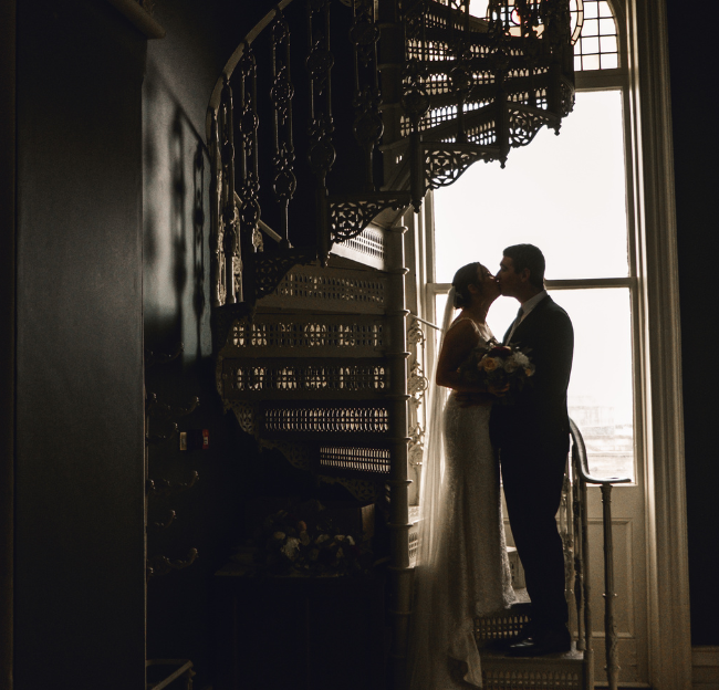 annalise and sean kissing in spiral stairwell